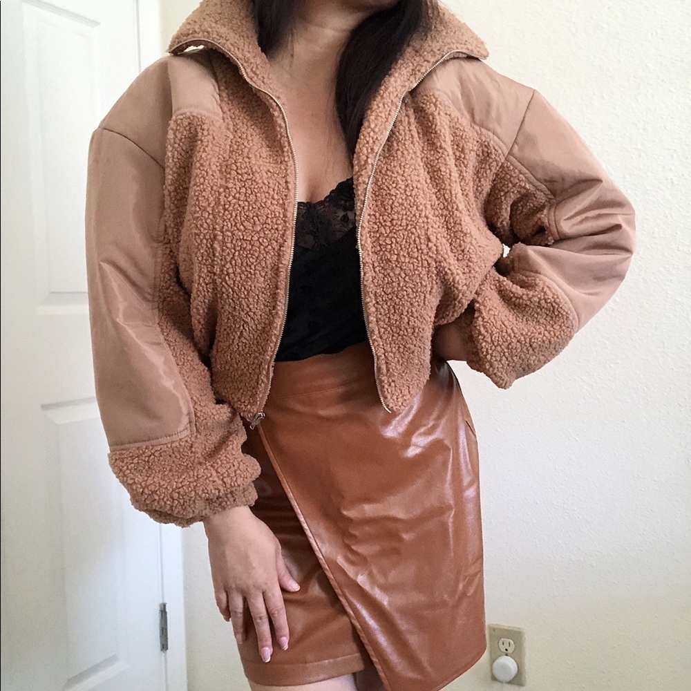 Women’s Carmel Tan Faux Sherpa Cropped Jacket Fits S/M Mixed Media Fall Winter